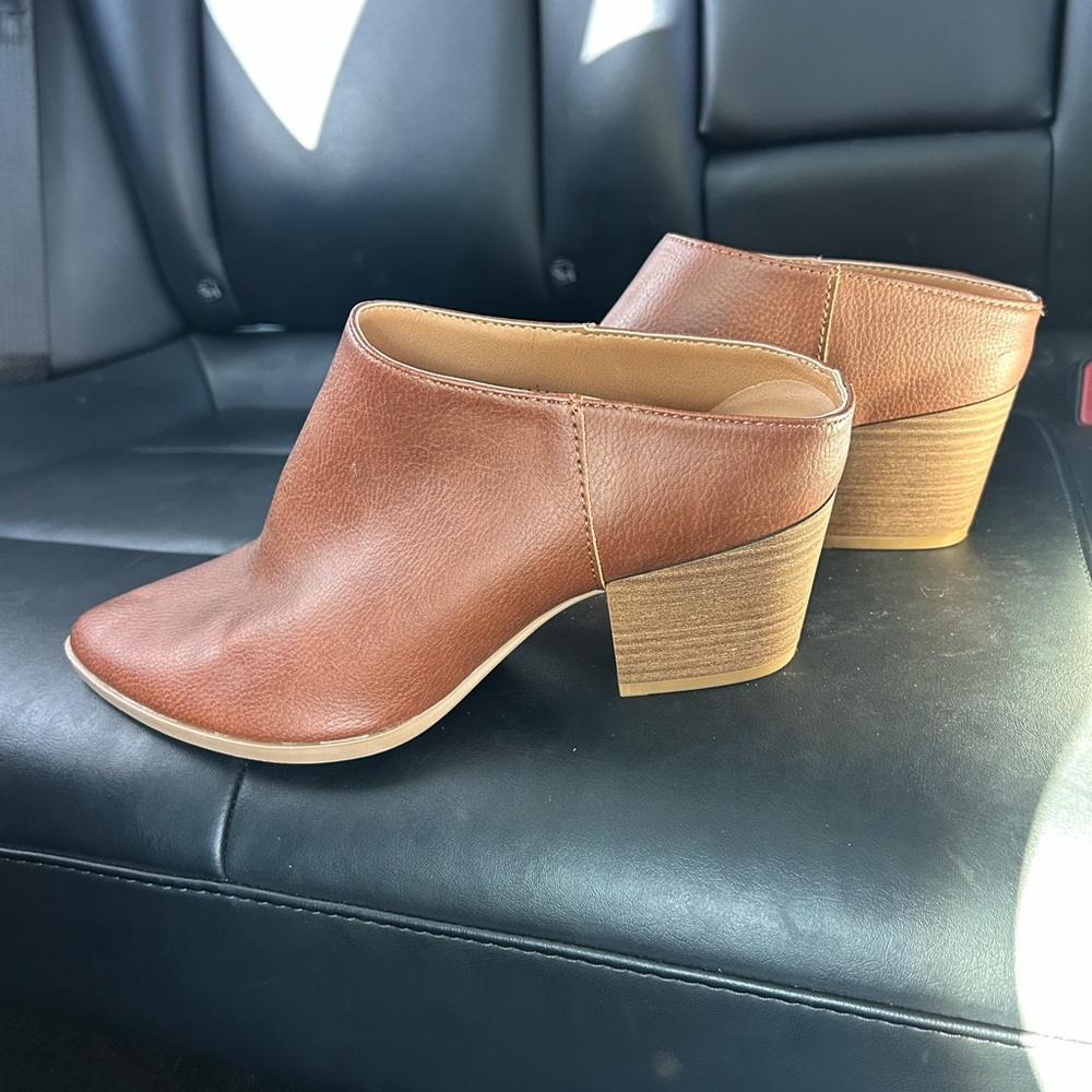 Universal Thread Tan Faux Leather Mules